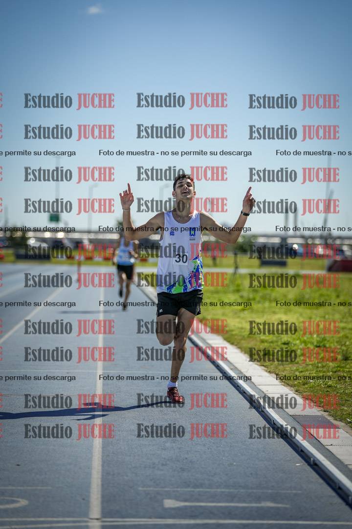 Fotos de los 3000 m con obstáculos de varones