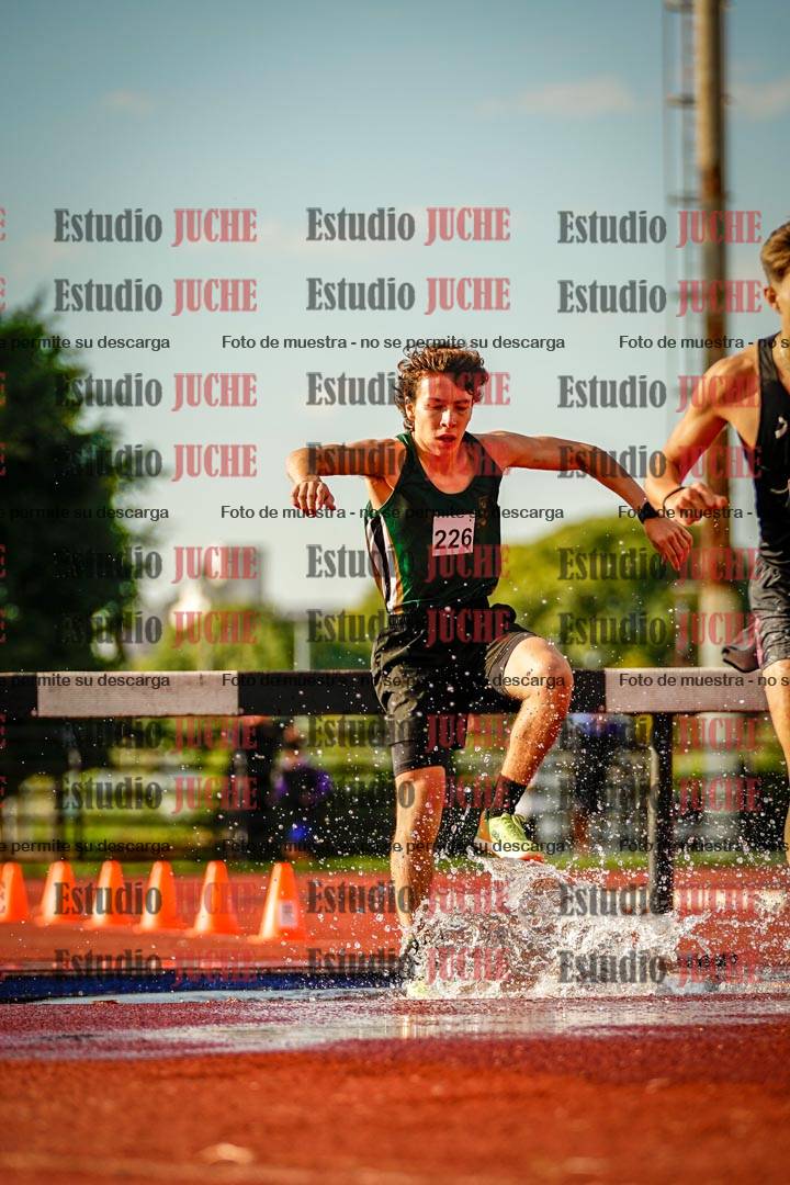 Fotos de los 2000 m con obstáculos de varones