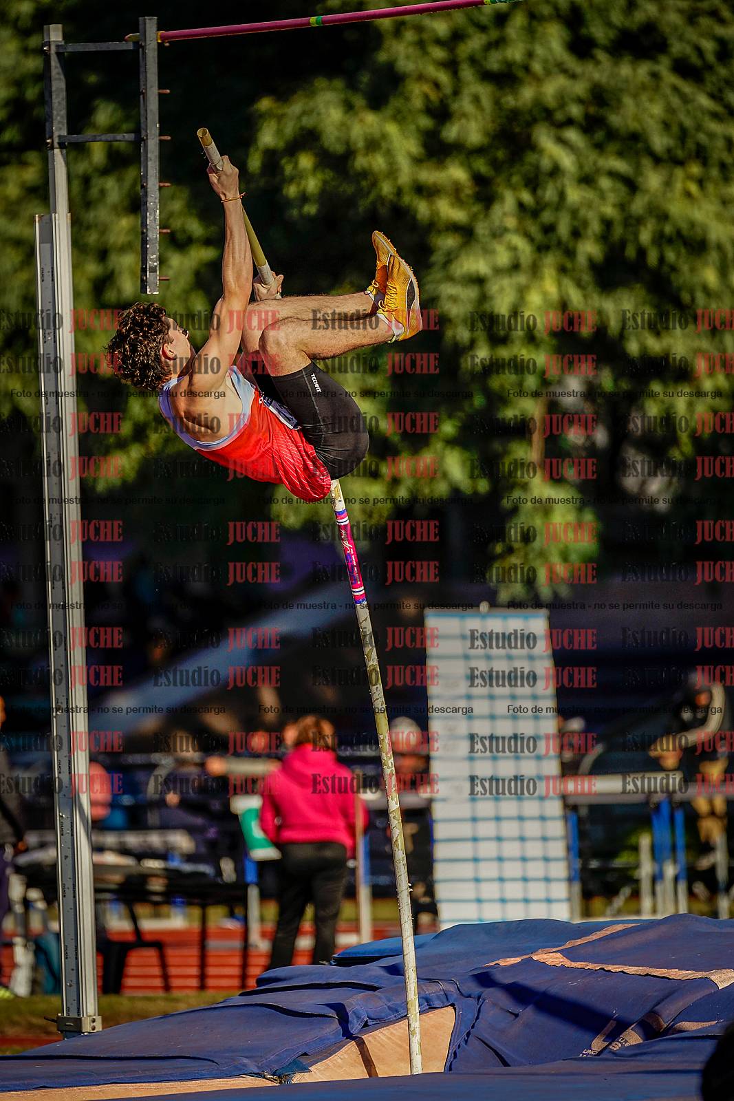 Fotos del salto con garrocha de varones