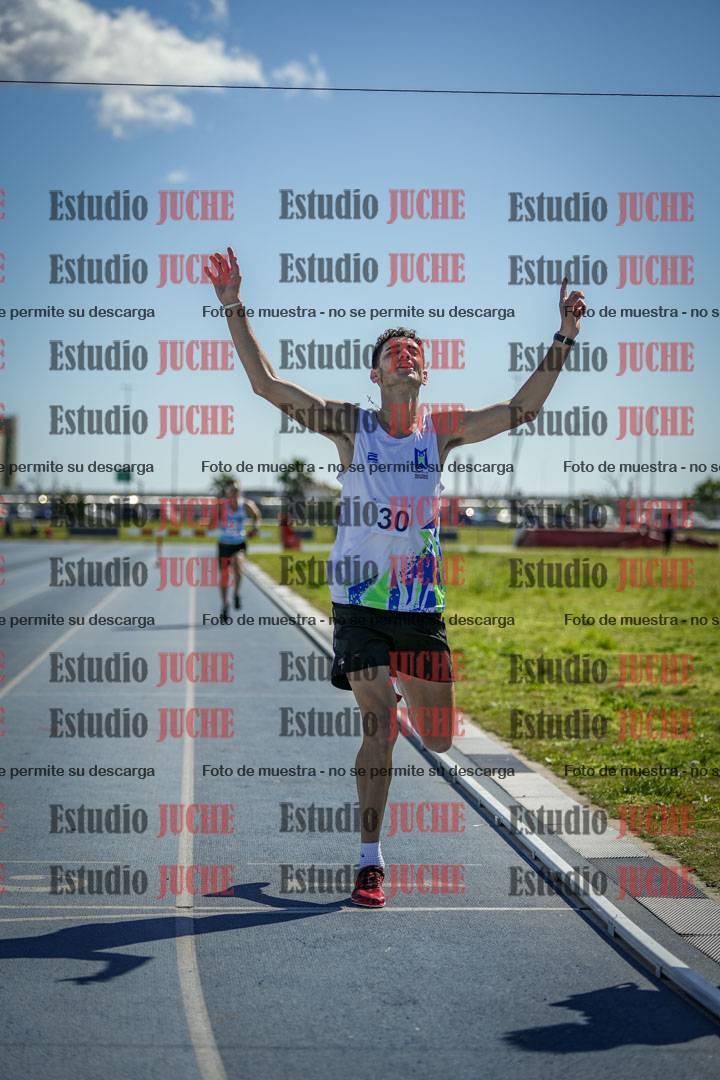 Fotos de los 3000 m con obstáculos de varones