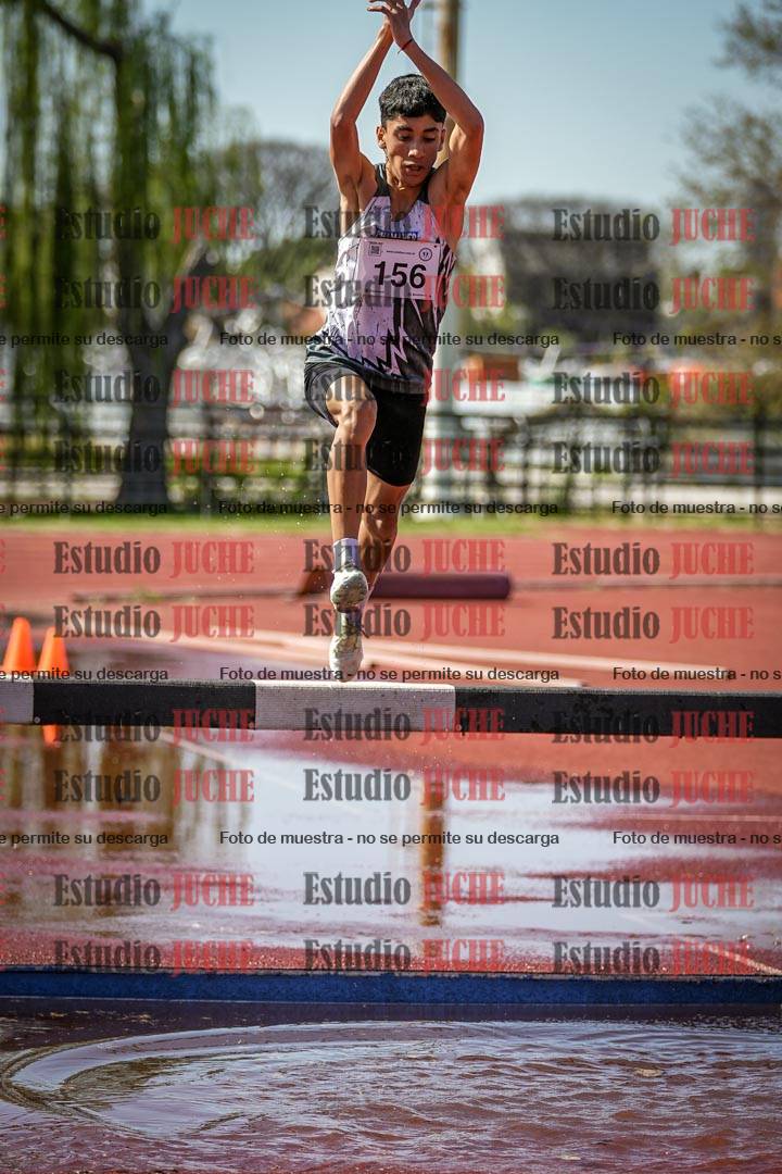 Fotos de los 1500 m con obstáculos de varones