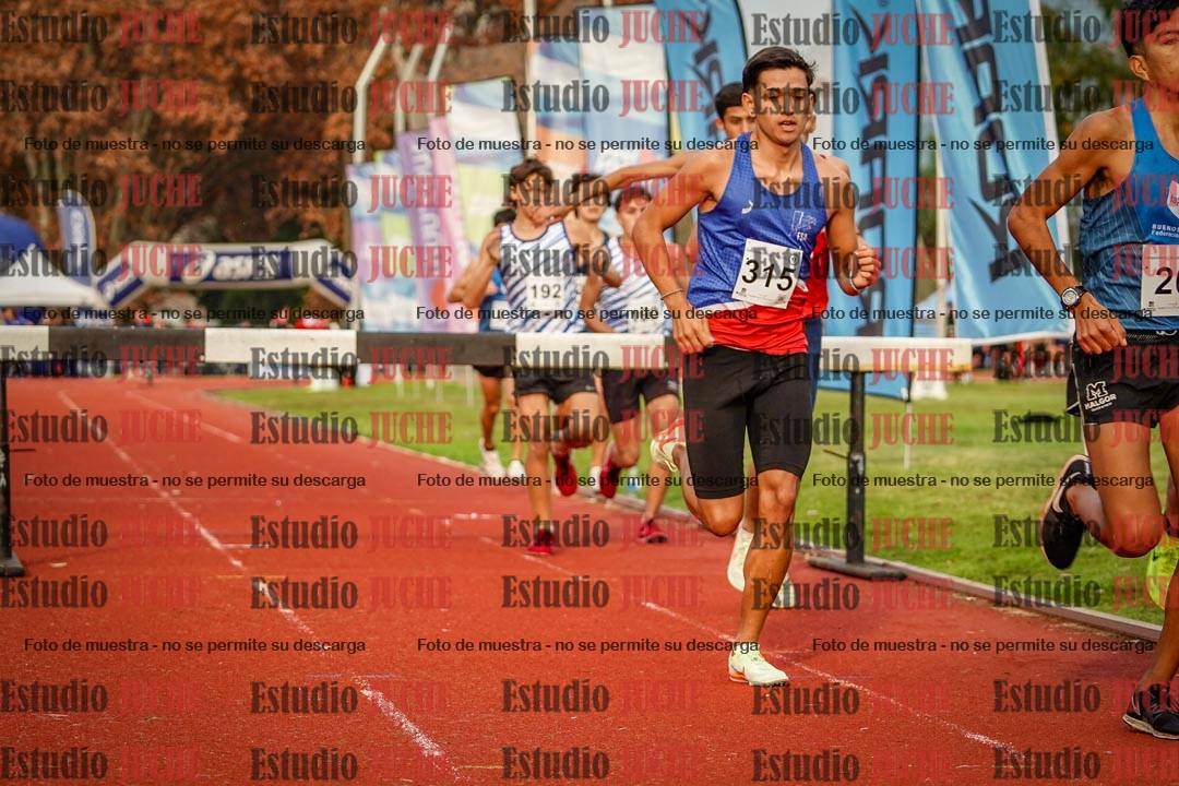 Fotos de los 3000 m con obstáculos de varones