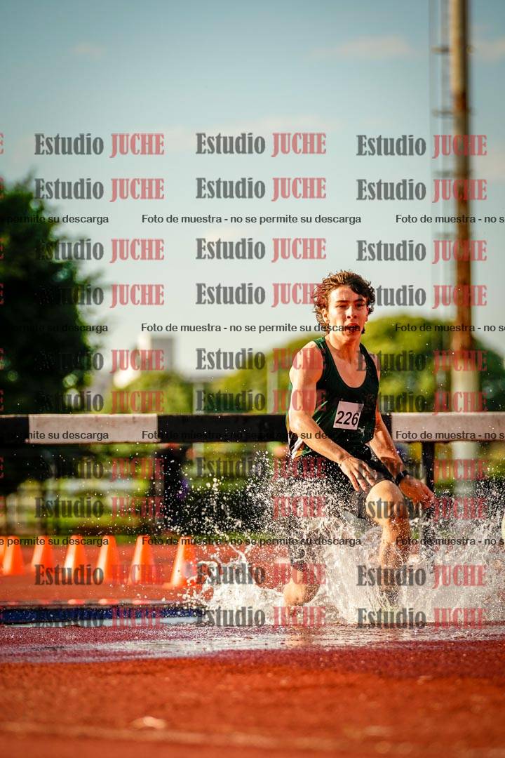Fotos de los 2000 m con obstáculos de varones