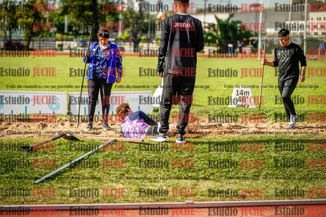 Fotos del salto en largo de varones