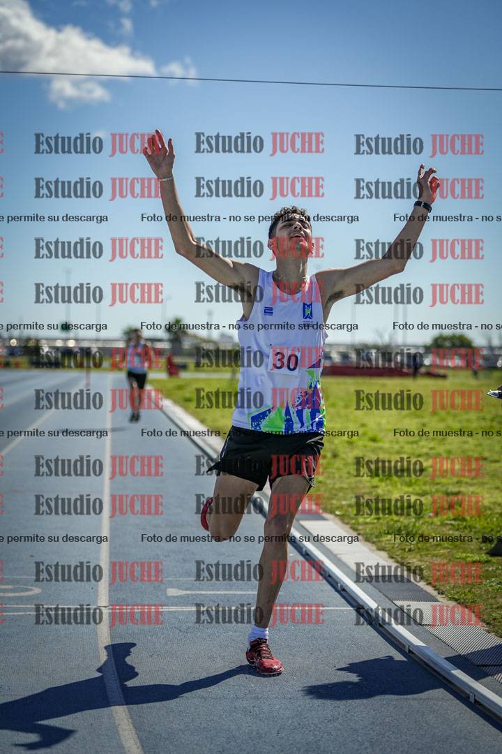 Fotos de los 3000 m con obstáculos de varones