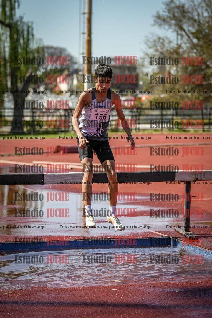 Fotos de los 1500 m con obstáculos de varones