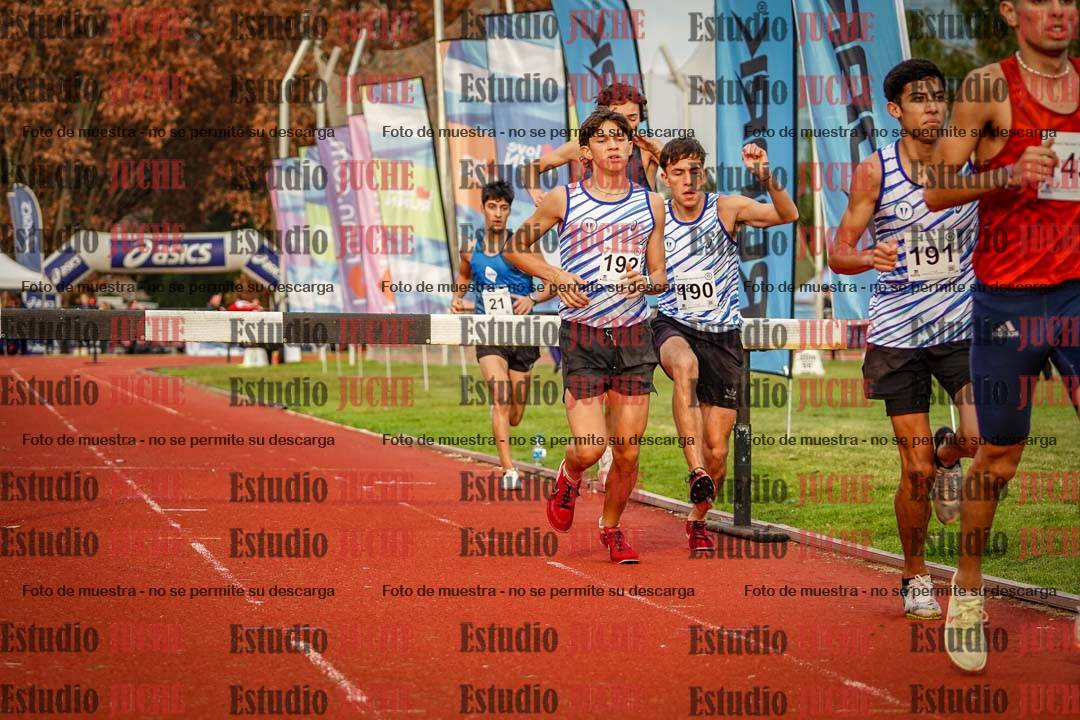 Fotos de los 3000 m con obstáculos de varones