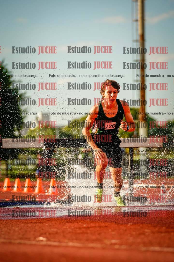 Fotos de los 2000 m con obstáculos de varones