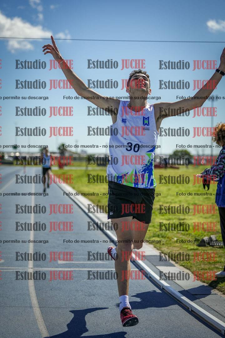 Fotos de los 3000 m con obstáculos de varones