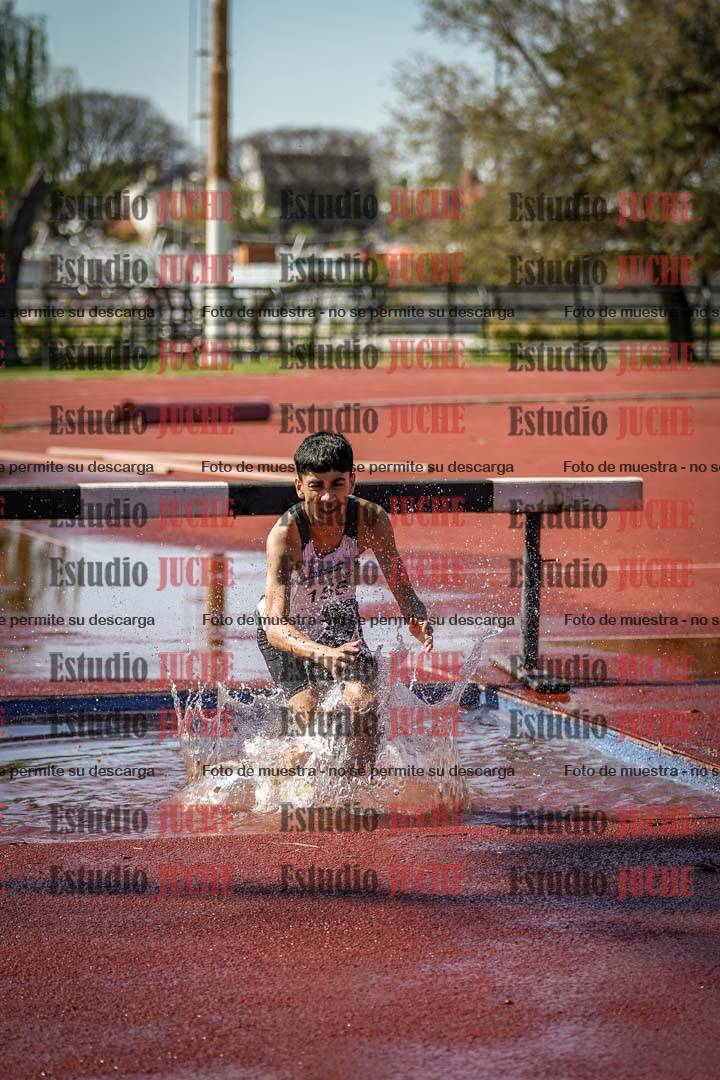 Fotos de los 1500 m con obstáculos de varones