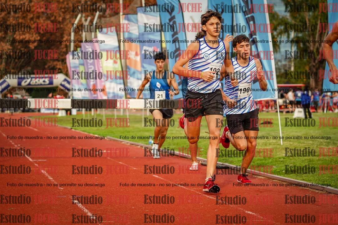 Fotos de los 3000 m con obstáculos de varones