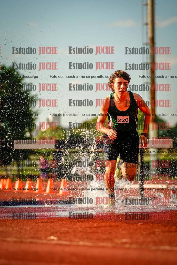 Fotos de los 2000 m con obstáculos de varones