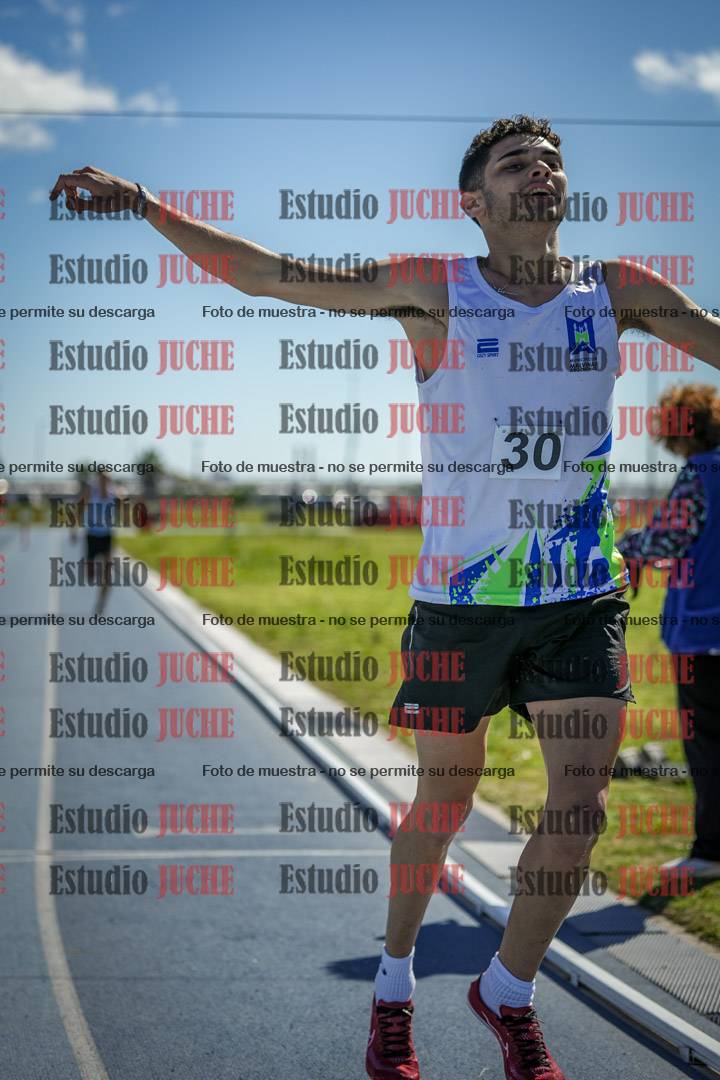 Fotos de los 3000 m con obstáculos de varones