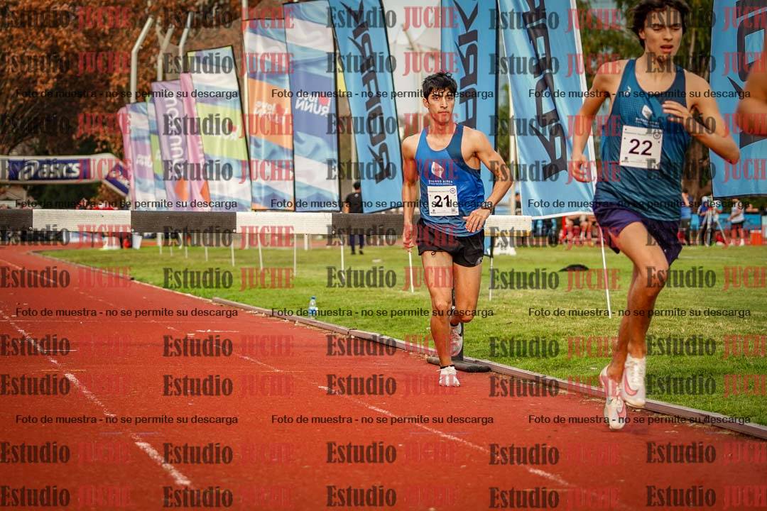 Fotos de los 3000 m con obstáculos de varones