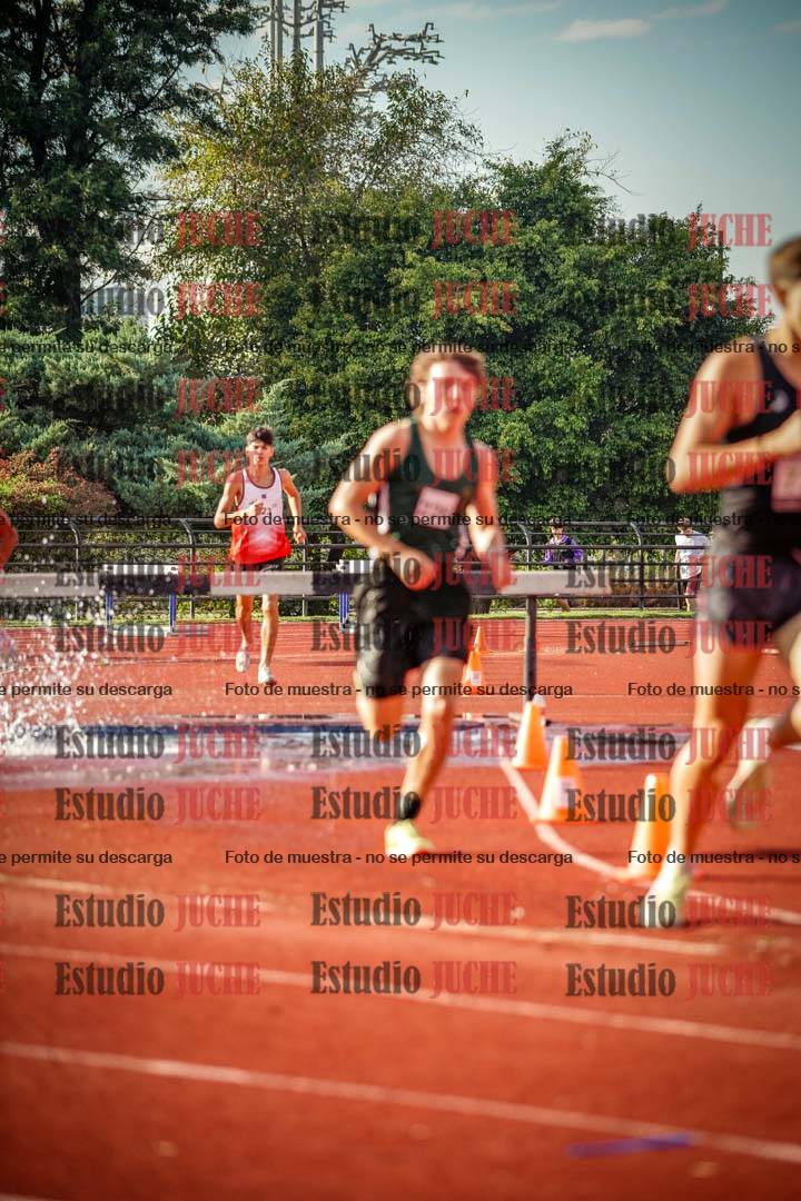Fotos de los 2000 m con obstáculos de varones