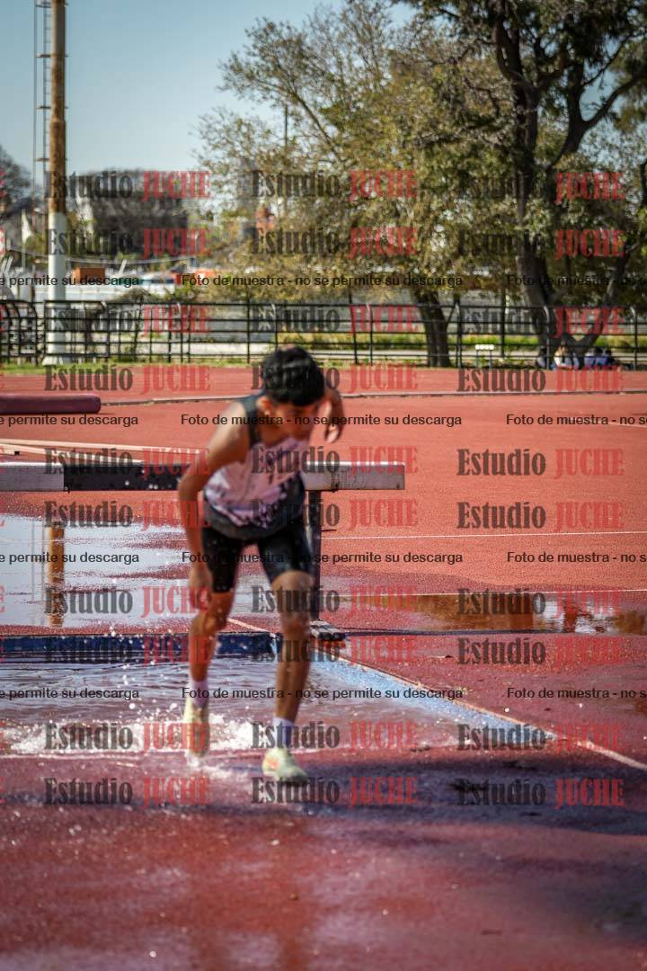 Fotos de los 1500 m con obstáculos de varones