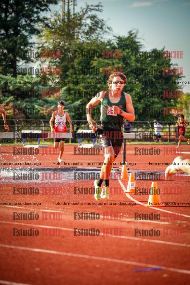 Fotos de los 2000 m con obstáculos de varones