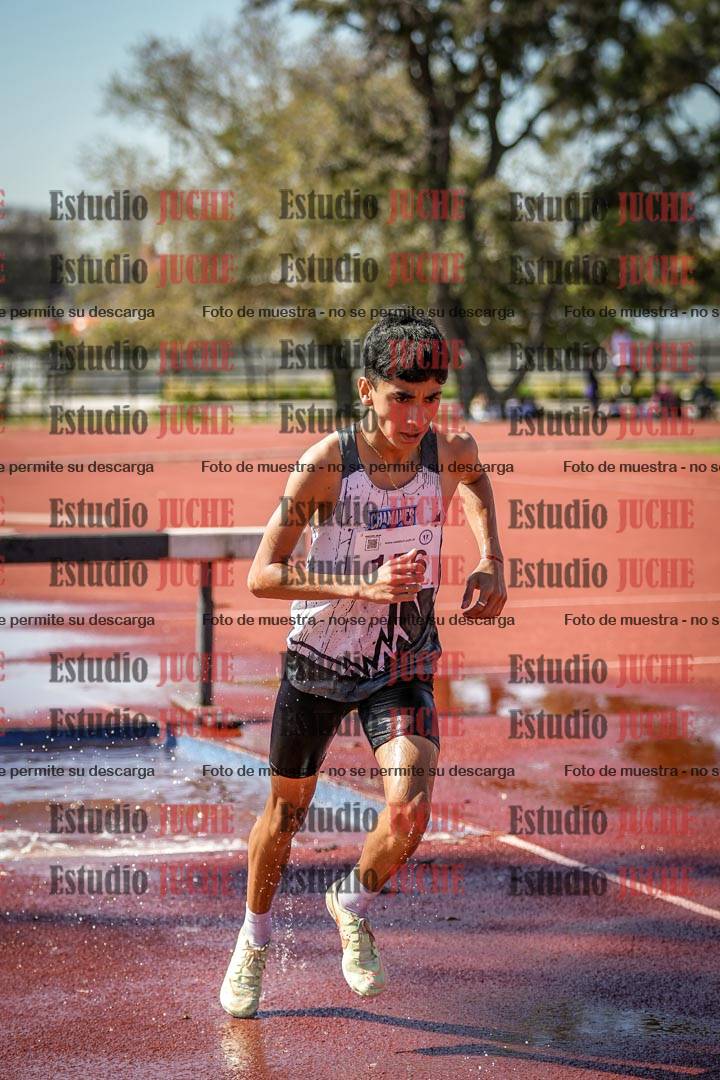 Fotos de los 1500 m con obstáculos de varones