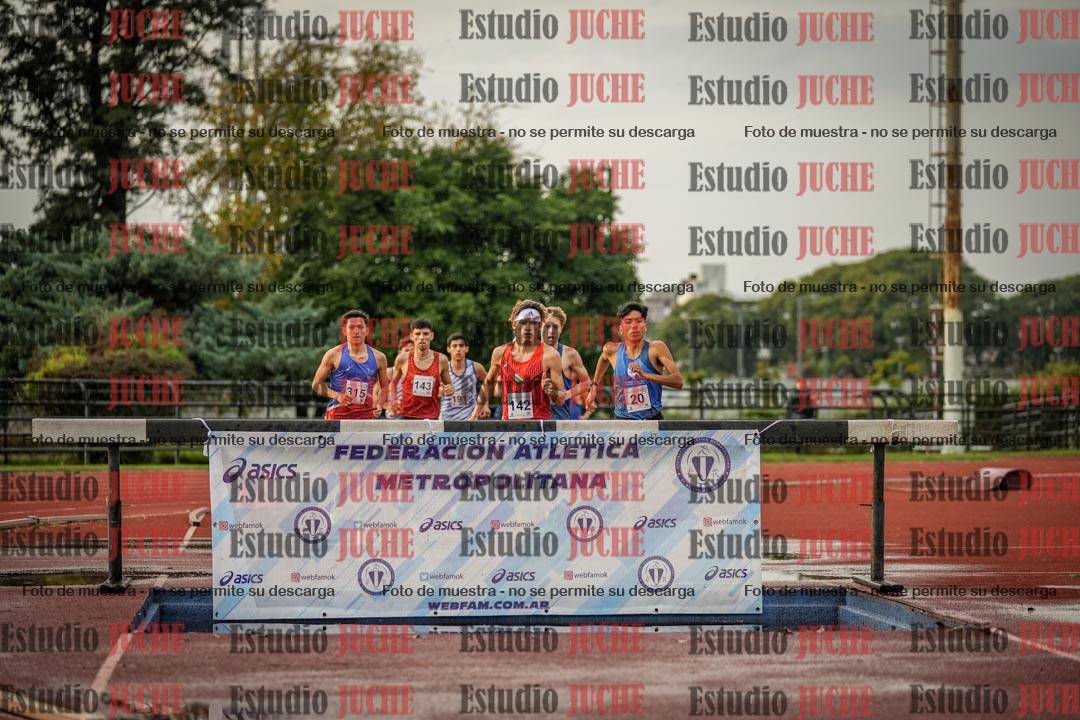 Fotos de los 3000 m con obstáculos de varones