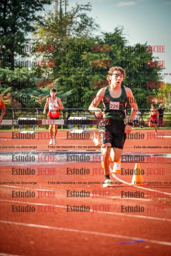 Fotos de los 2000 m con obstáculos de varones