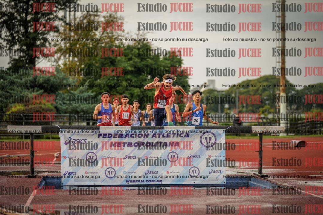Fotos de los 3000 m con obstáculos de varones