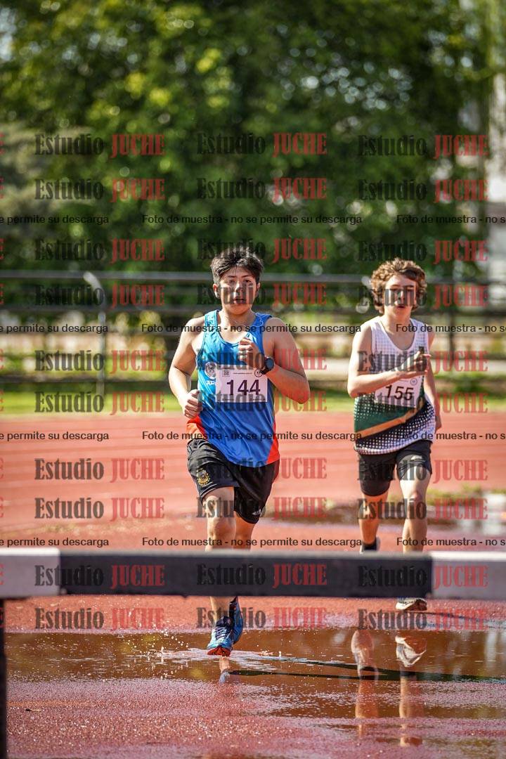 Fotos de los 1500 m con obstáculos de varones