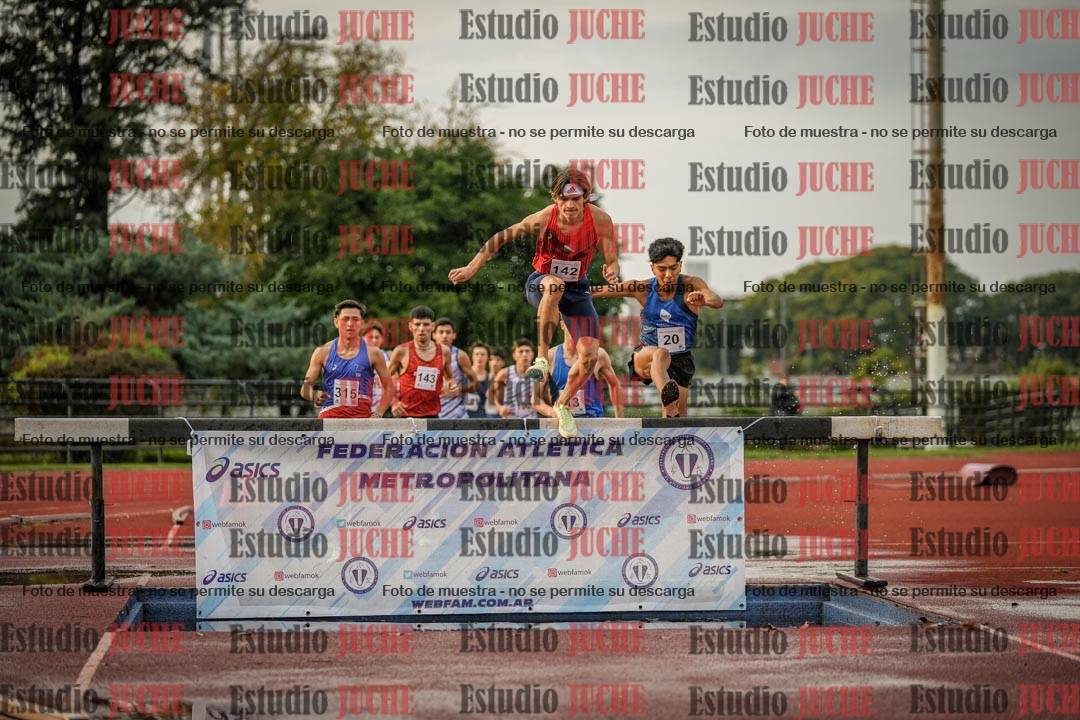 Fotos de los 3000 m con obstáculos de varones