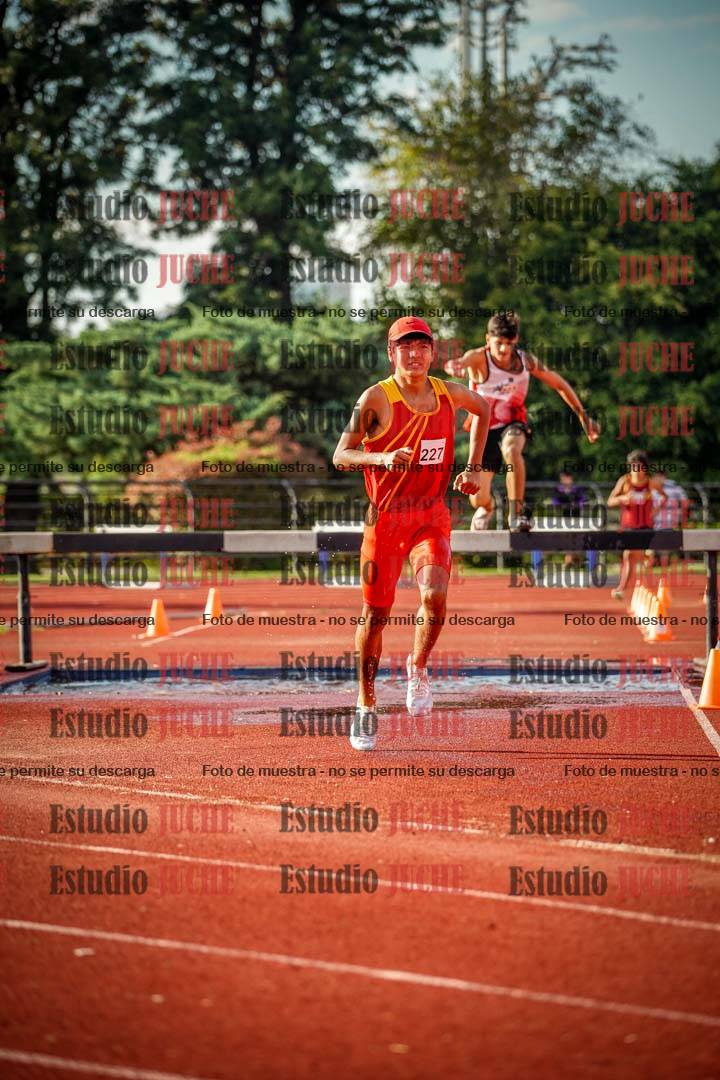 Fotos de los 2000 m con obstáculos de varones