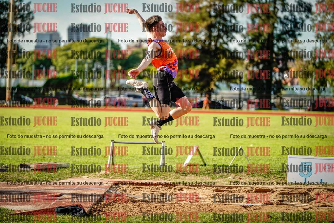 Fotos del salto en largo de varones