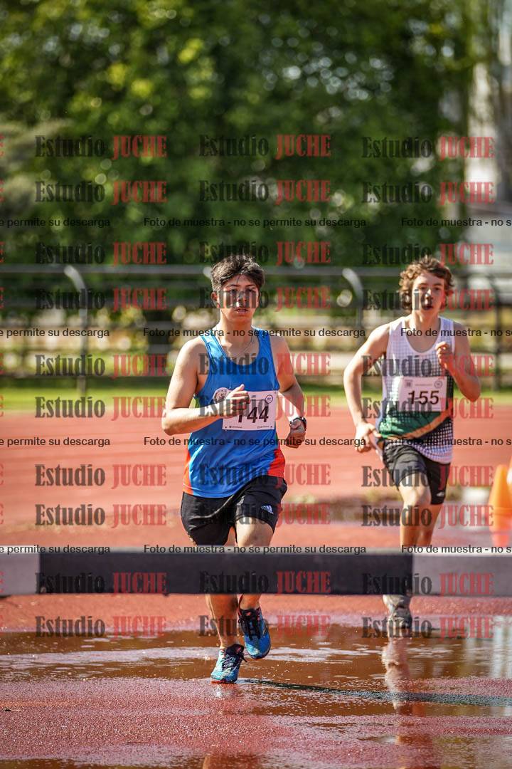 Fotos de los 1500 m con obstáculos de varones