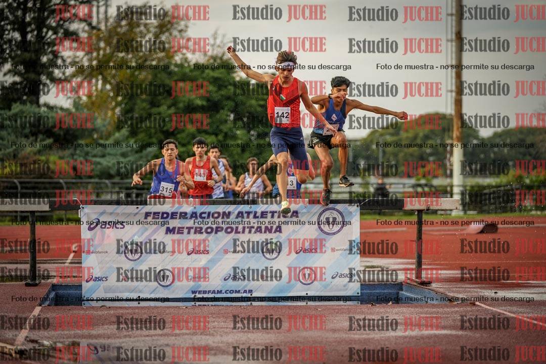 Fotos de los 3000 m con obstáculos de varones