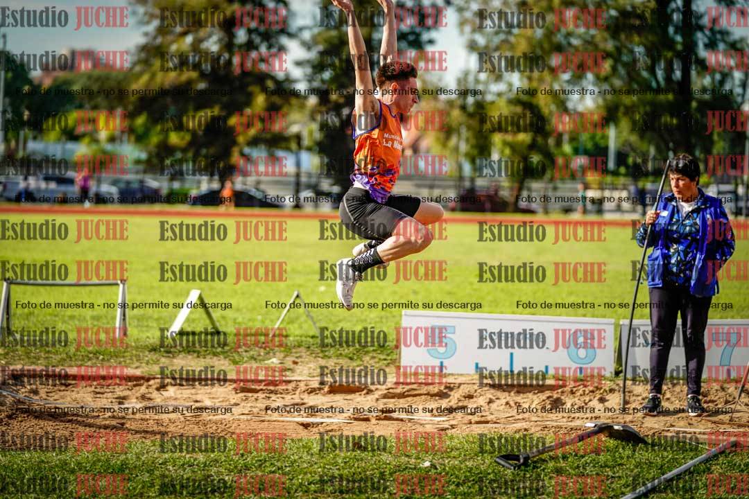 Fotos del salto en largo de varones