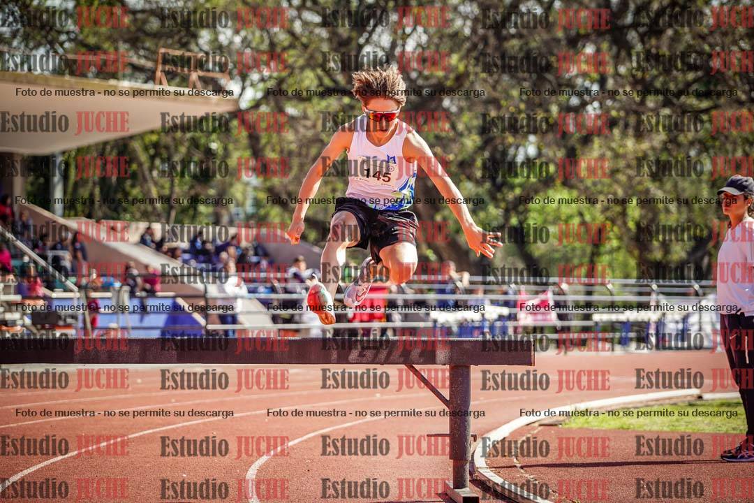 Fotos de los 1500 m con obstáculos de varones