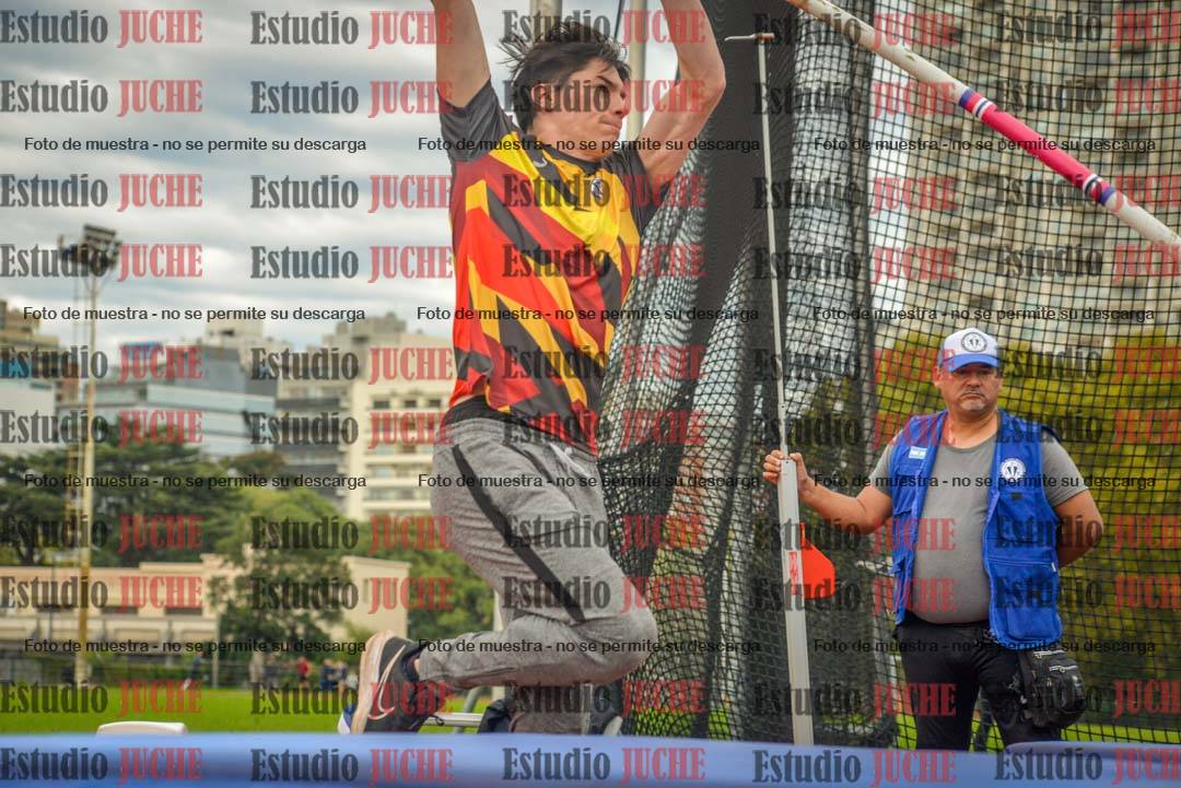 Fotos del salto con garrocha de mujeres y varones
