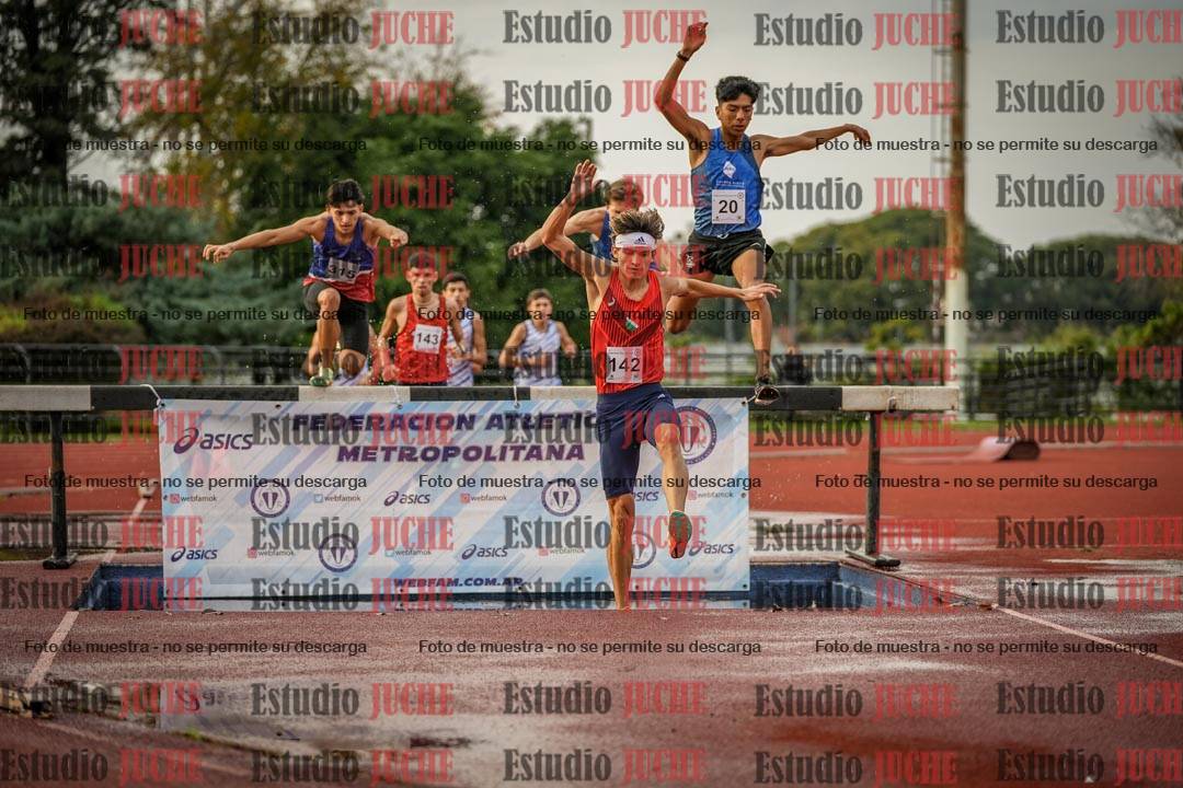 Fotos de los 3000 m con obstáculos de varones