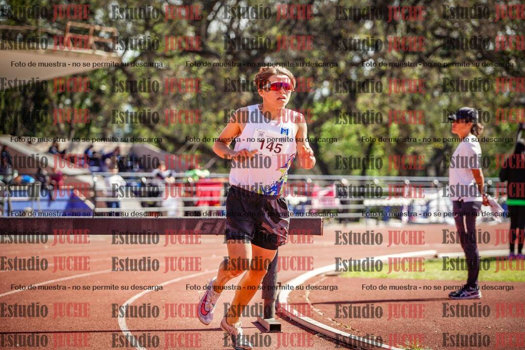 Fotos de los 1500 m con obstáculos de varones