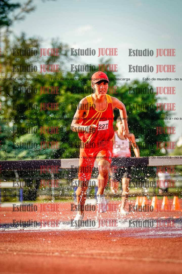 Fotos de los 2000 m con obstáculos de varones