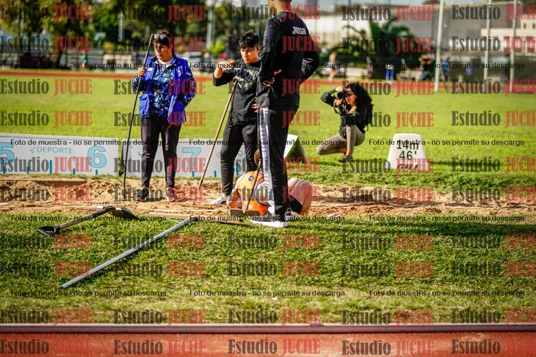 Fotos del salto en largo de varones
