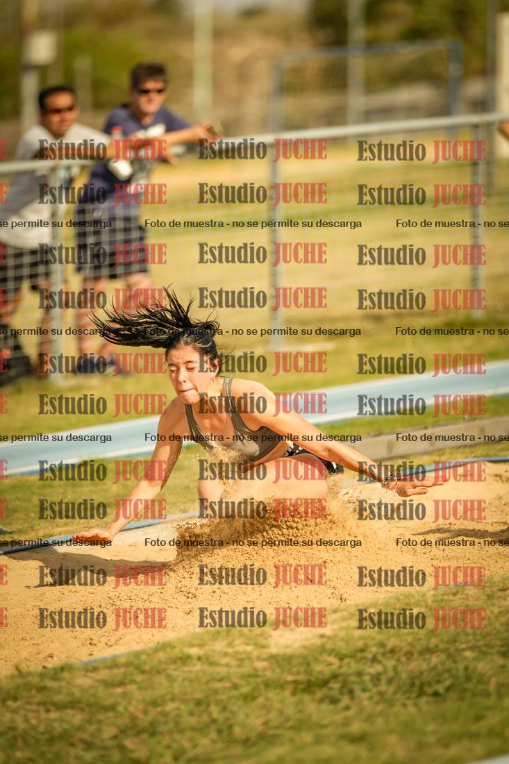 Fotos del salto en largo de mujeres
