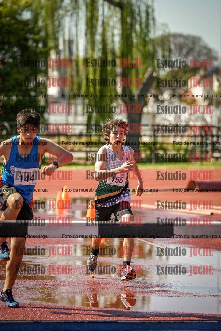 Fotos de los 1500 m con obstáculos de varones