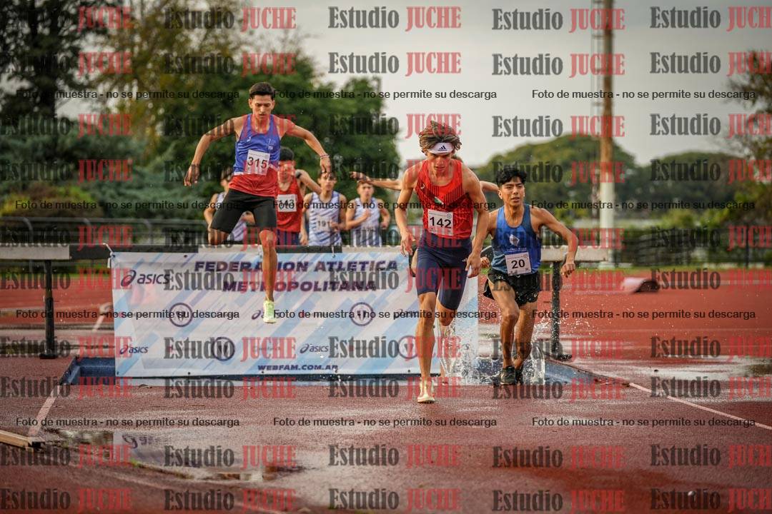 Fotos de los 3000 m con obstáculos de varones