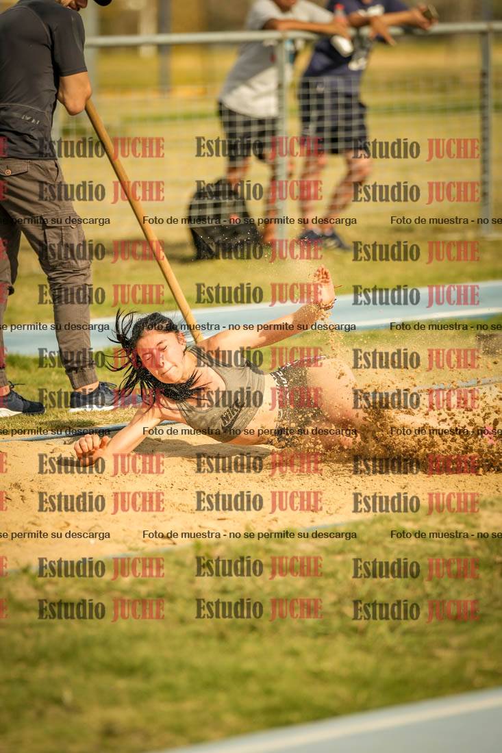 Fotos del salto en largo de mujeres