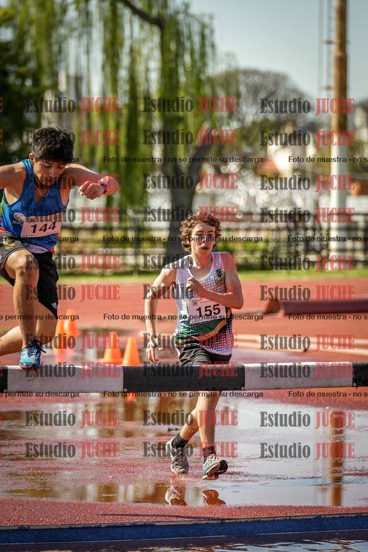 Fotos de los 1500 m con obstáculos de varones