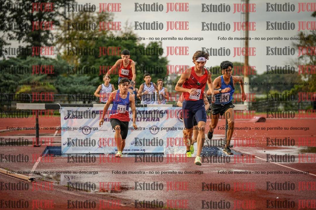 Fotos de los 3000 m con obstáculos de varones