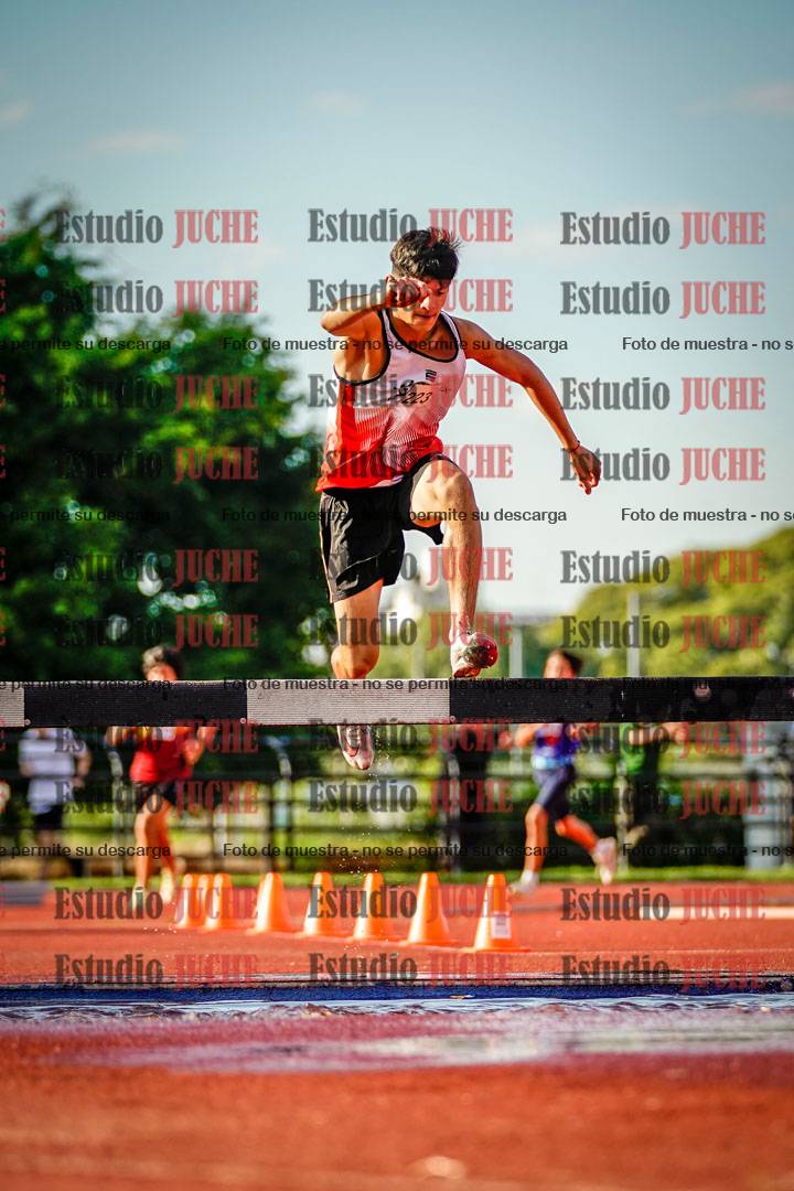 Fotos de los 2000 m con obstáculos de varones