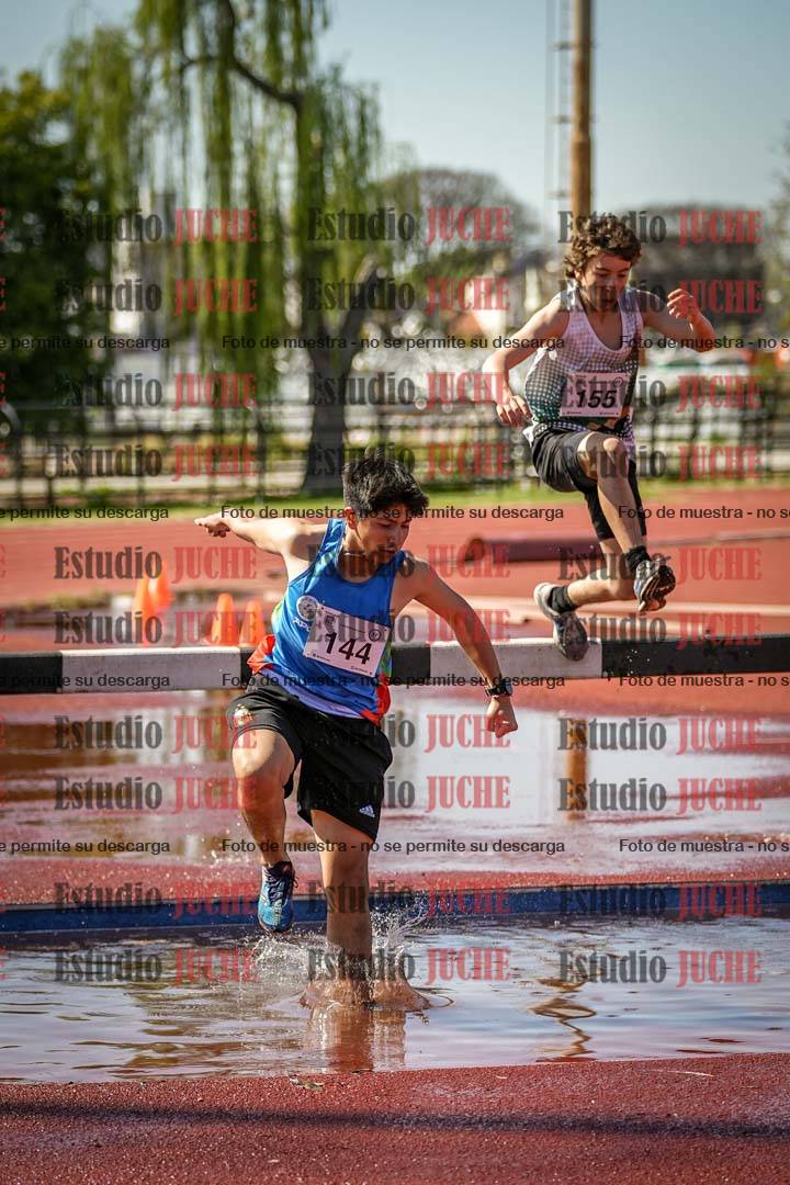 Fotos de los 1500 m con obstáculos de varones
