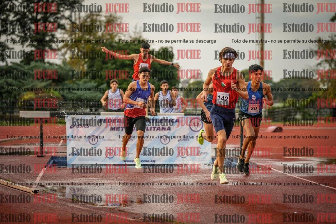 Fotos de los 3000 m con obstáculos de varones