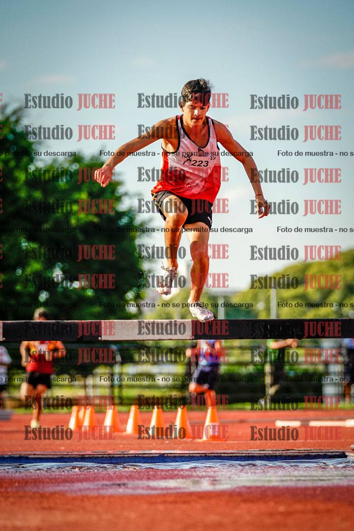Fotos de los 2000 m con obstáculos de varones