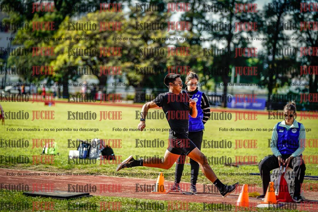 Fotos del salto en largo de varones