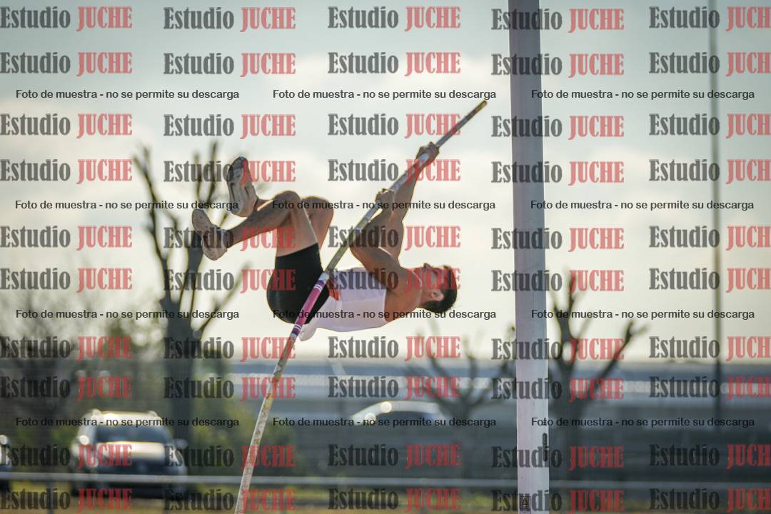 Fotos del salto con garrocha de mujeres y varones